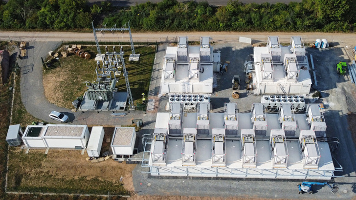 The inverters for the batteries were installed on the roof.