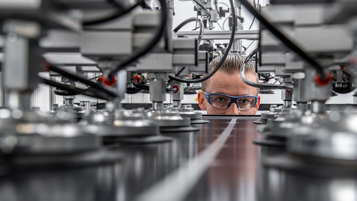 Test laboratory for high-efficiency solar modules at the Freiberg site (Germany) of Meyer Burger.