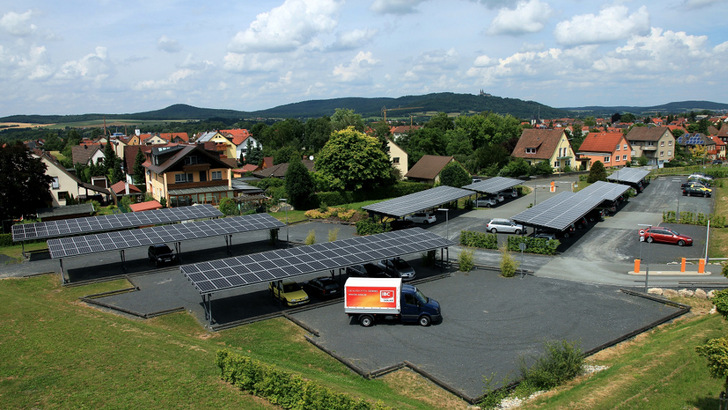 According to the Öko-Institut, the solar obligation should also apply to new car parks. - © IBC Solar
