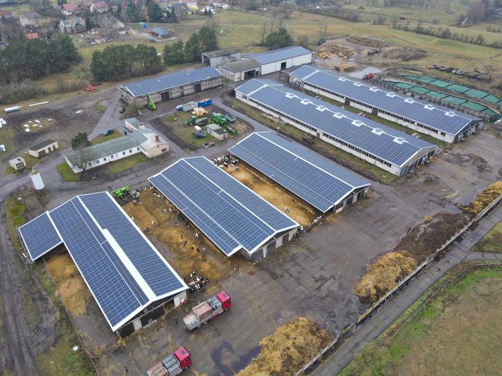 The 1.5 MW rooftop PV system was built during ongoing operations. - © Kintlein & Ose
