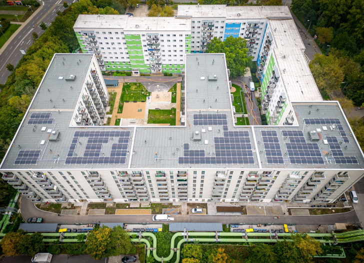 There would have been room for even more modules on the roof of the new building in Berlin Lichtenberg. But it is too complicated to distribute the additional electricity in the neighbourhood.