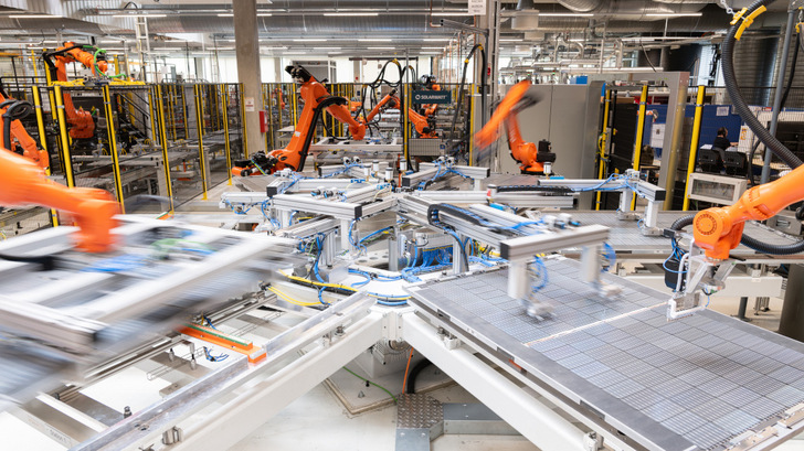 Module production at Solarwatt in Dresden is running at full speed to meet rising demand.