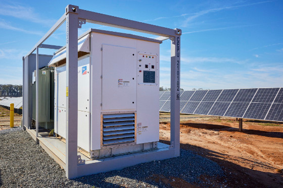 The highlight: The new battery storage system is virtually networked with RWE's German power plants.