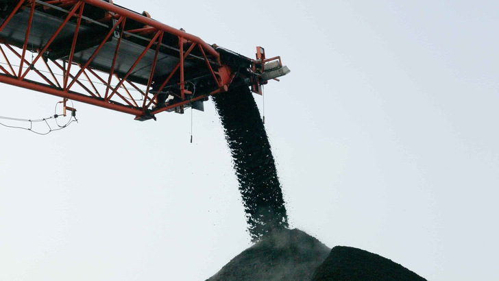 Coal-fired power plants are losing out in the competition with renewable energies.