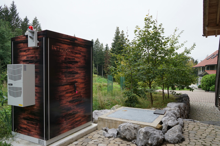 Takes over in the event of a power failure: An Intilion Scalebloc supplies a mountain hotel with electricity.