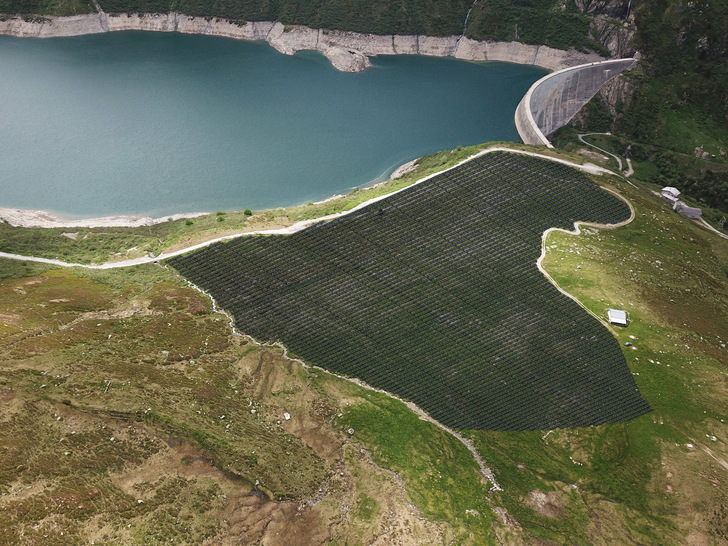 Nalpsolar, with ten megawatts, is to be built next to the Nalps reservoir in the canton of Graubünden. Commissioning is planned for autumn 2025. - © Axpo
