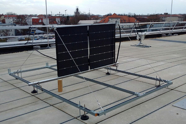 A vertical Agri-PV system is installed on the roof of a university building in Ingolstadt.