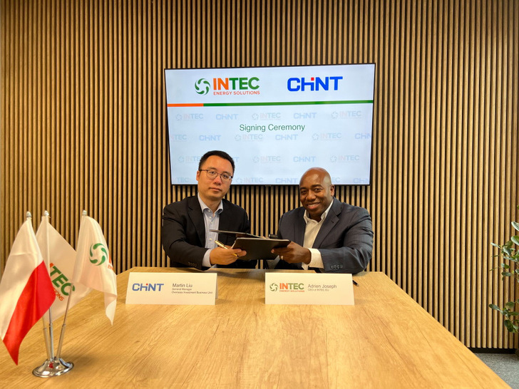 The signing ceremony for the expansion of the partnership scope of Intec and Chint. - © Intec
