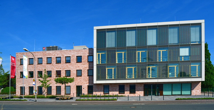 The glass facade at the administration building in Gronau covers an area of 222 square metres.