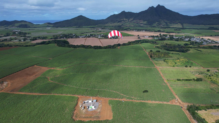 The flying generator was put into operation in Mauritius.