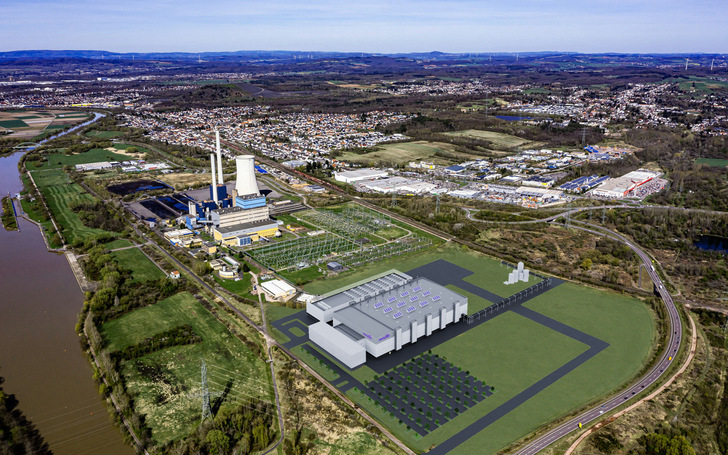 The former coal-fired power plant in Ensdorf in the Saarland, with an animation of the semiconductor factory.