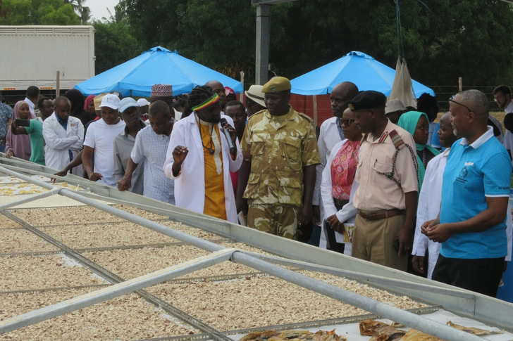 Inauguration of the drying plant for vegetables, fruits and fish. - © Fraunhofer ISE
