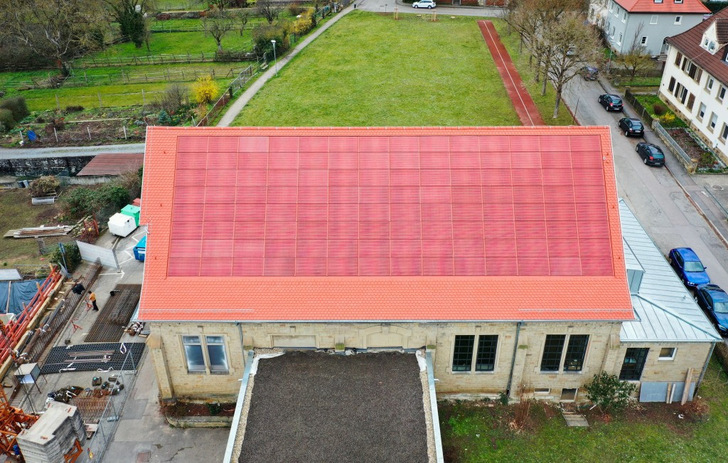 As part of the PV Hide research project, a brick-red BIPV system was integrated directly into the roof of a historic building. - © Fraunhofer ISE, Sarah de Carvalho
