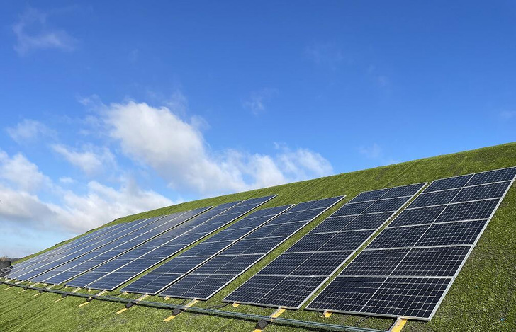 PowerCap, a landfill solar mounting system, installed at the waste disposal center in Leppe/Germany.