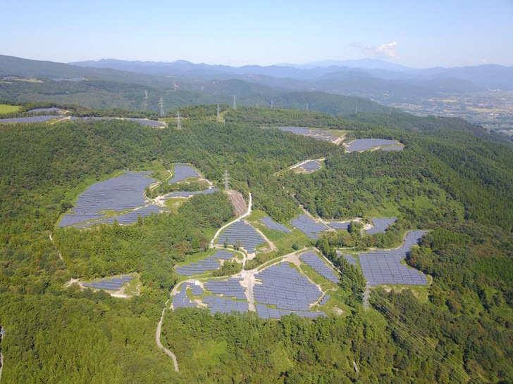 The solar park covers an area of approximately 186 acres, most of which is unused farmland.