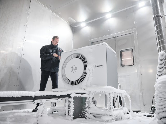 Greetings from the cold chamber: heat pumps are an important growth driver for Bosch. - © Bosch
