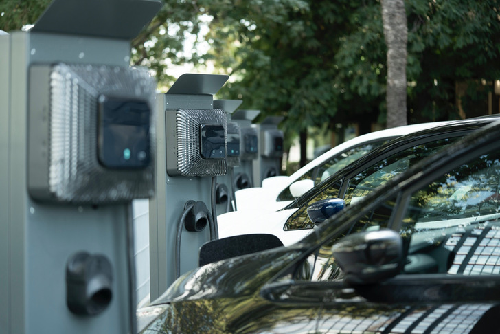 A Fleet of electric vehicles is used as mobile storage resources at the headquarters of Wallbox Chargers in Barcelona/Spain.