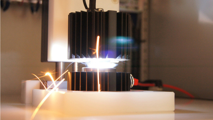 On the test rig, the arc is simulated as realistically as possible.