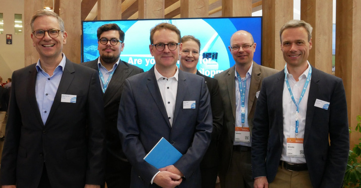 From left to right: Helge-Jürgen Beil (VP Hydrogen Germany), Sascha Schröder (VP Central European Origination), Stefan-Jörg Göbel (Country Manager Germany), Claudia Gellert (Head of Political Affairs Germany), Malte Schwoon (VP Energy Management Continent) and Claus Urbanke (VP Wind, Solar & Storage Development Germany) at E-World Messe 2023 in Essen.