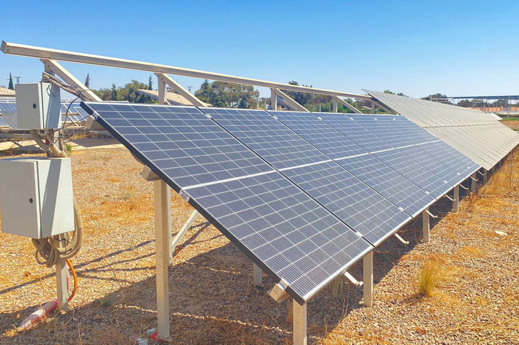 The experimental setup to test the efficiency of anti-soiling coatings for solar modules in Morocco. - © Chemitek
