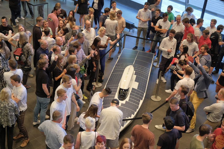 Object of desire - in front of numerous guests, Team Sonnenwagen's new Covestro Adelie solar racing car saw the light of day. In October, it is scheduled to compete in the Bridgestone World Solar Challenge, the world's toughest solar race in Australia. - © Covestro
