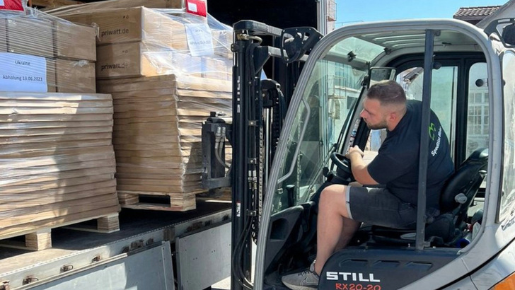 The solar panels have been loaded and are now on their way to Ukraine.