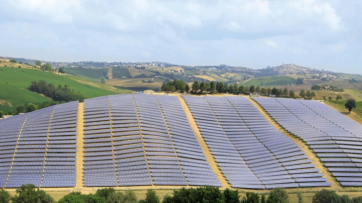 Envalue solar park on Monte San Pietrangeli in Italy.