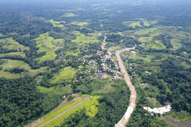 The Vila Restauração Microgrid is (re)energisa’s pioneering clean energy project in the heart of Brazil's Amazon rainforest. It was honored with The smarter E Award 2023 in the category Outstanding Projects. - © (Re)energisa
