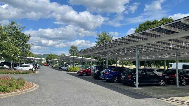 The semi-transparent modules ensure that the car park roofing does not become a "dark cave".