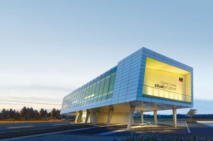 The SMA Günther Cramer Solar Academy at the Niestetal site in Germany. In the climate-neutral and energy-autonomous building, SMA offers training for solar experts from all over the world.