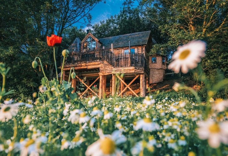 The Hideaway Baxby Manor resort is mainly powered by solar and storage.