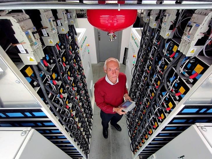 Lithium-ion batteries and lead-acid batteries are combined in the energy storage system (EES) for the The Royal Mint Energy Centre. - © GS Yuasa
