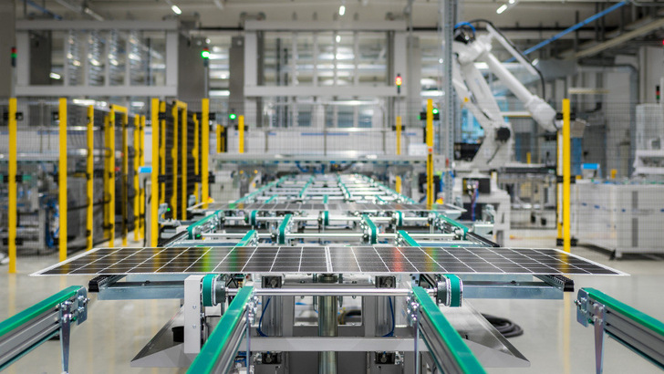 Heckert Solar's module production in Thuringia is already up and running. However, it is to be expanded to 2.8 gigawatts per year. - © Heckert Solar
