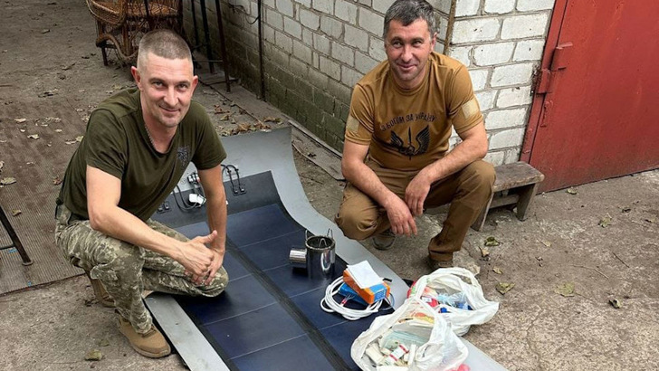 In contrast to crystalline solar modules, flexible solar panels are very difficult to spot on a roof.