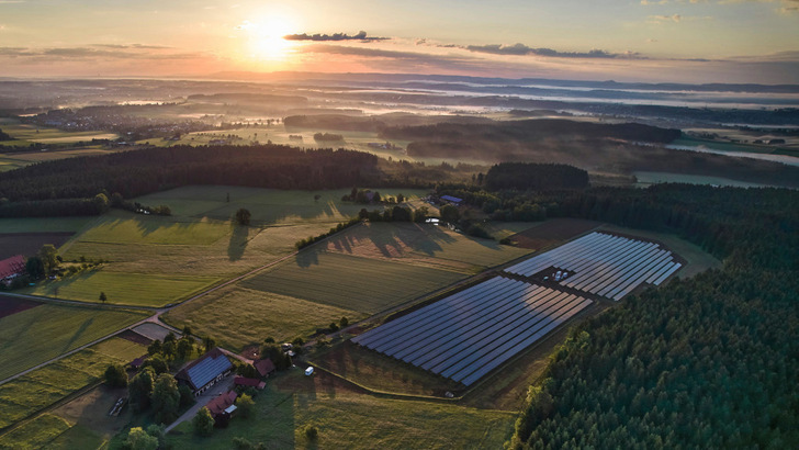 Amazon is also taking more and more green electricity from solar parks in Germany. - © Enno Kapitza
