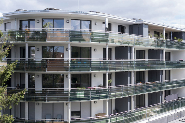 Asca's first glass balustrades in a commercial residential building in Möhringen, Germany. - © Asca
