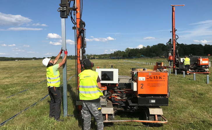 Solar park with battery storage from Goldbeck Solar: The plant has an output of 32 megawatts and was built for Rheinenergie in Lärz/Rechlin in Germany.