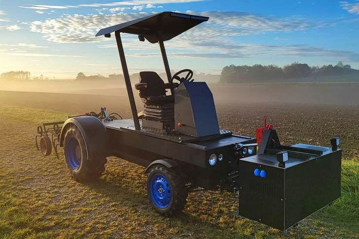 At Agritechnica, the research team shows a possible application of their modular system.