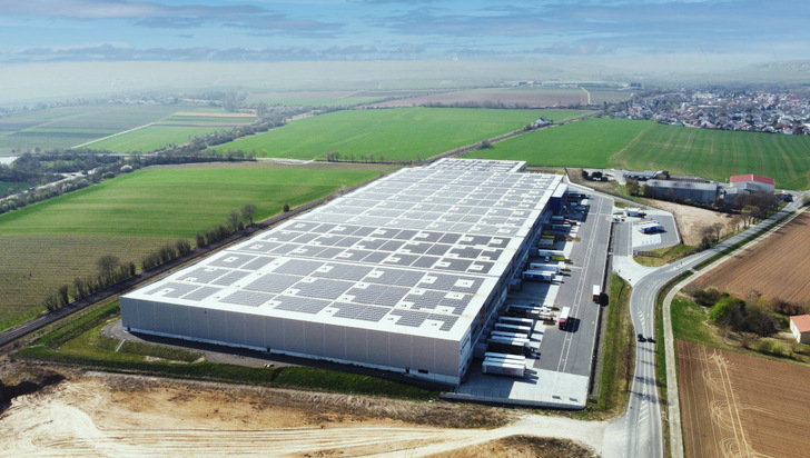 Together with Wirsol, Carbonfreed has connected this system on the roof of a logistics hall in Monsheim to the grid using Gridcert.