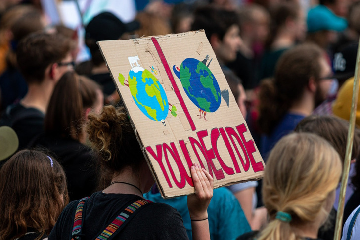 The drastic consequences of climate change are becoming increasingly obvious. But climate deniers are trying to undermine climate protection with various forms of disinformation. - © Dominic Wunderlich/Pixabay