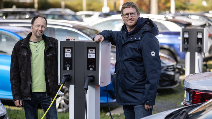 SMA employees and visitors can charge their electric vehicles at a total of 103 charging stations. - © SMA/Heiko Meyer
