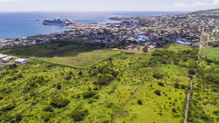 A Caribbean idyll: The site is still vacant. This is the place on St. Kitts where the large solar park with storage unit is to be built.