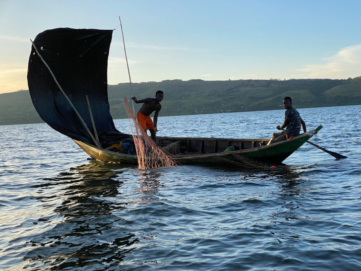 Fishermen in The Gambia benefit from solar power in several ways. - © HHI
