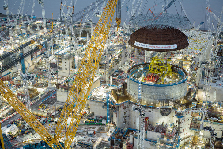 The roof dome for the first reactor building alone weighs a whopping 245 tonnes. - © EDF
