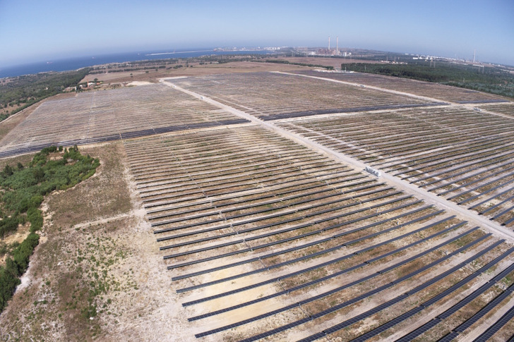  New solar park of RWE south of Lisbon/Portugal with bifacial solar modules.