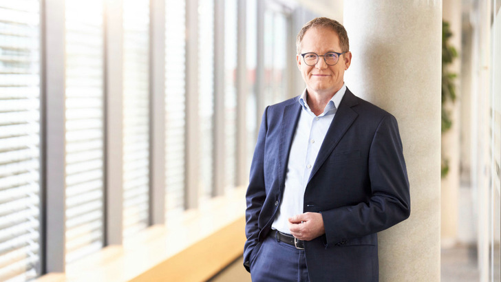  Jürgen Reinert is Chairman of the Managing Board of SMA.