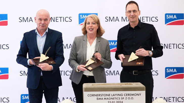 SMA Magnetics CEO Jacek Maciejewksi (left), SMA CFO Barbara Gregor and Klaus Petry, responsible for global business at SMA, laid the foundation stone in Krakow. - © SMA
