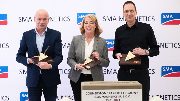  SMA Magnetics CEO Jacek Maciejewksi (left), SMA CFO Barbara Gregor and Klaus Petry, responsible for global business at SMA, laid the foundation stone in Krakow.