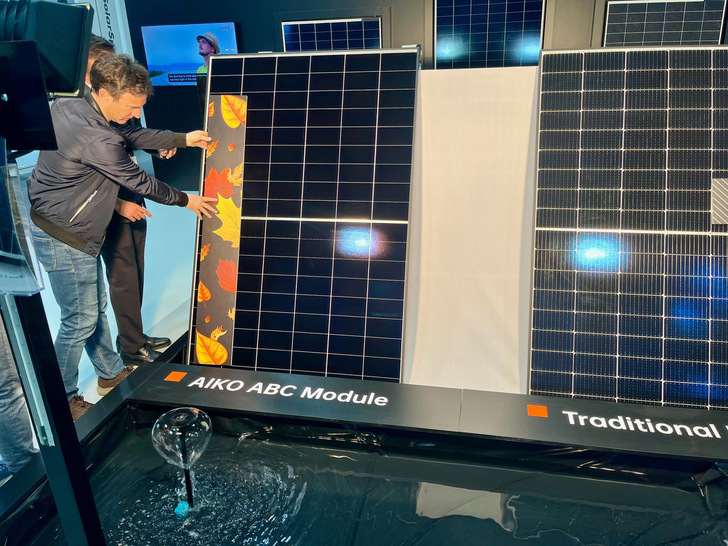  ABC module (left): As the front does not require contact fingers, the cells are completely black.