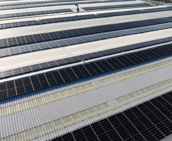  Sustainable color coated steel roof combined with a PV installation at SSAB in Ghedi, Italy.